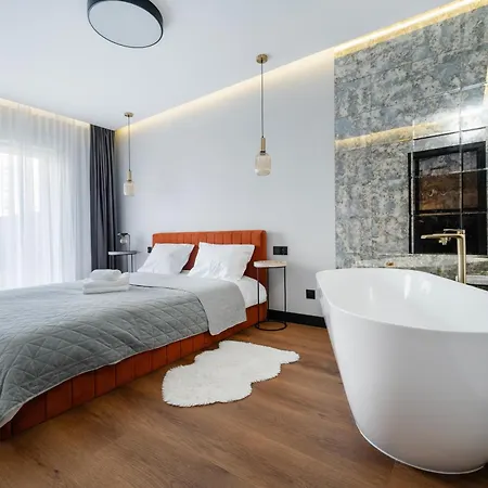 Wroblewskiego Chic With Garden Lodz