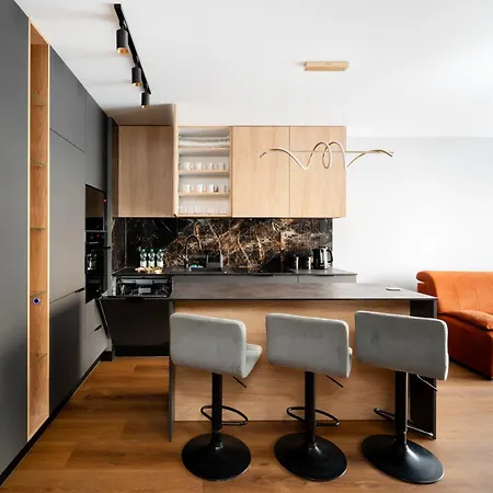 Apartment Wroblewskiego Chic With Garden
