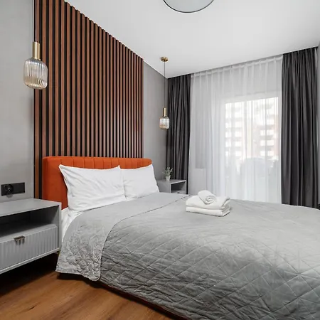 Apartment Wroblewskiego Chic With Garden Lodz