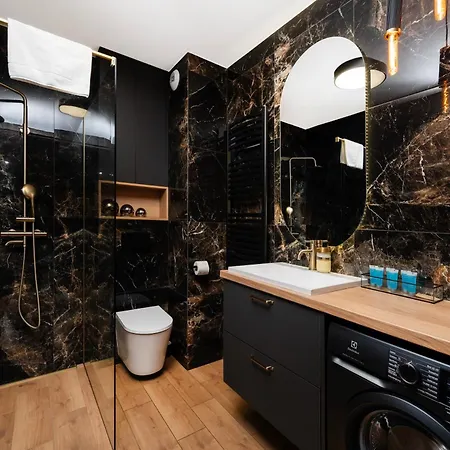 Apartment Wroblewskiego Chic With Garden Lodz