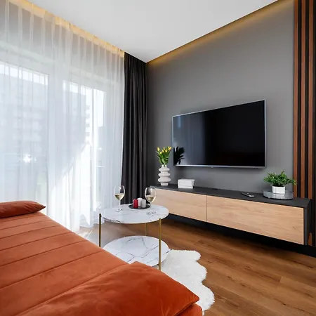Apartment Wroblewskiego Chic With Garden