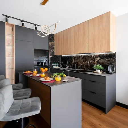 Apartment Wroblewskiego Chic With Garden