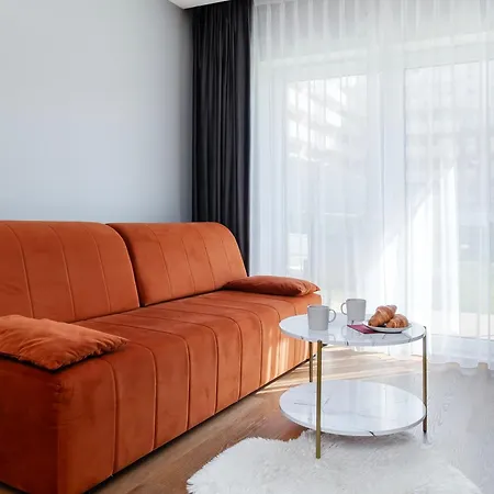 Wroblewskiego Chic With Garden Apartment Lodz (Lodz)